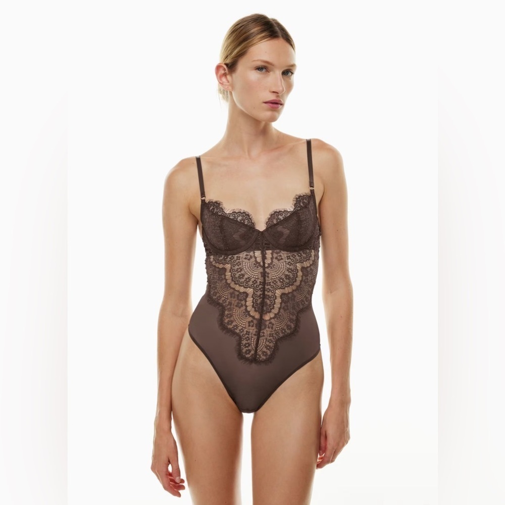 🏷️ NWT Ten by Babaton Encore Lace Bodysuit // Granita Pink 🩷